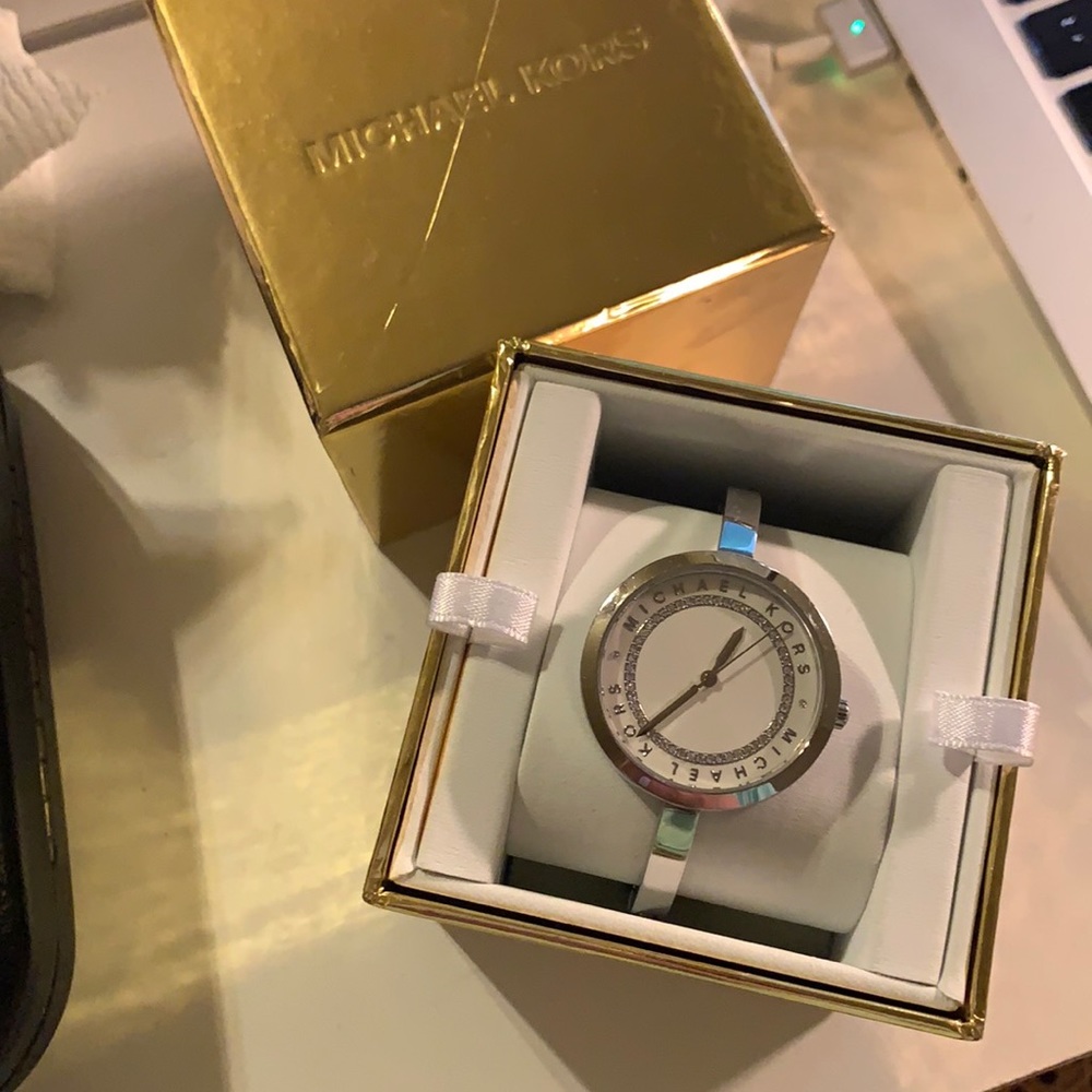 Michael Kors watch diamond details on the numbers